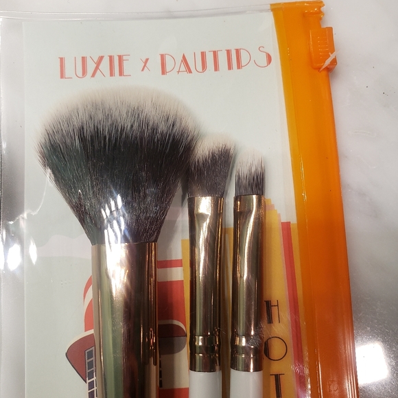 New Makeup Brush Bundle + Brush Cleaner - Picture 3 of 5
